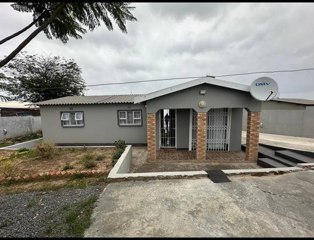 4 BEDROOM HOUSE FOR SALE IN HILLCREST